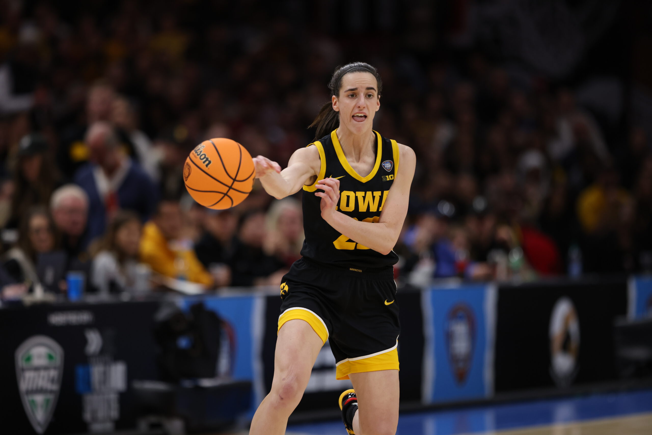 Hawkeyes To Retire Clark’s Jersey With #22 In Attendance
