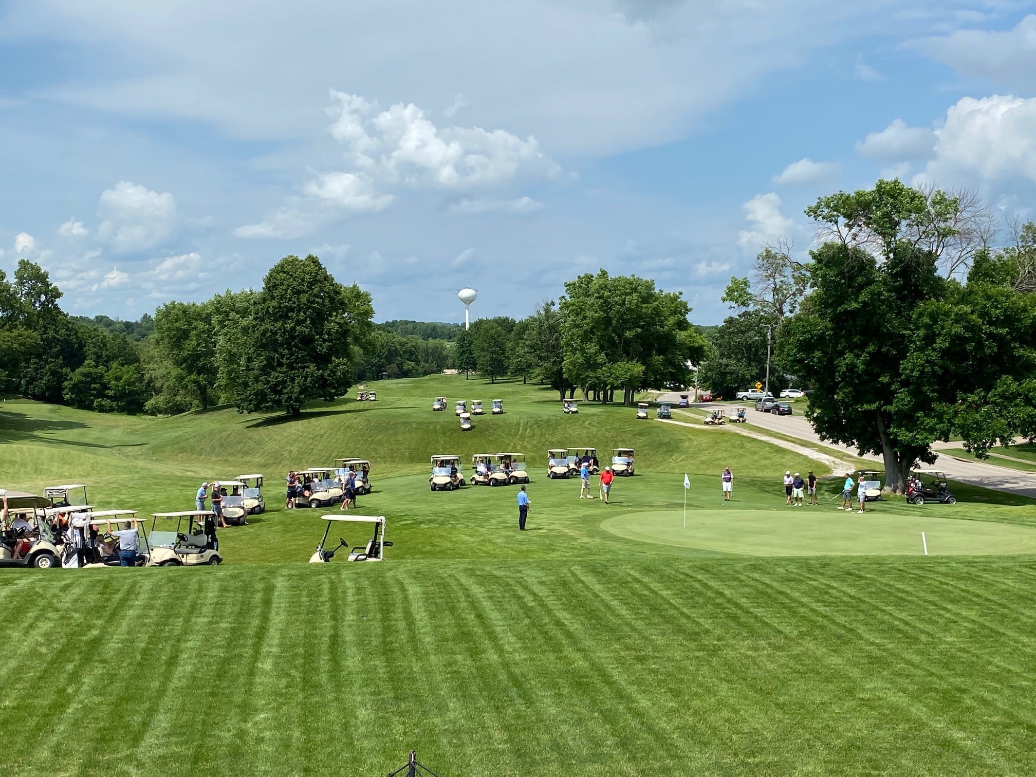 Geneva Golf & Country Club announces prospective member happy hour