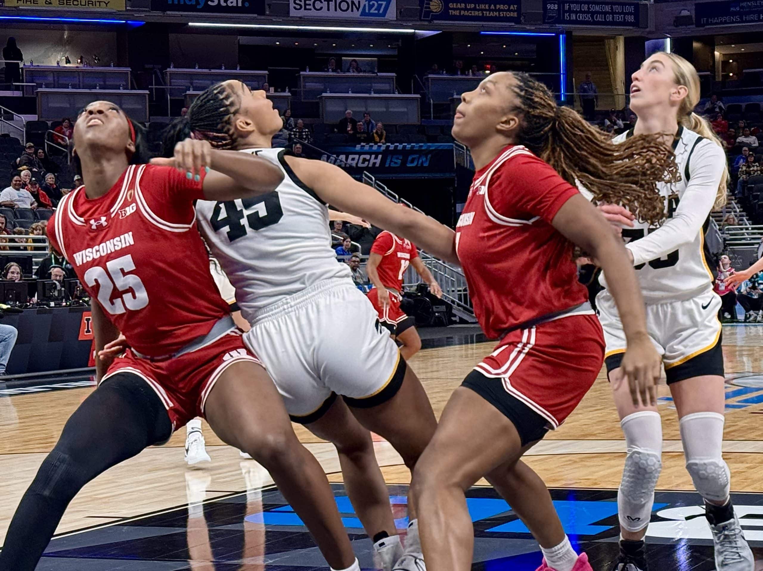Iowa Breezes into 2nd Round of Big 10 Tourney After 81-54 Win Over Wisconsin