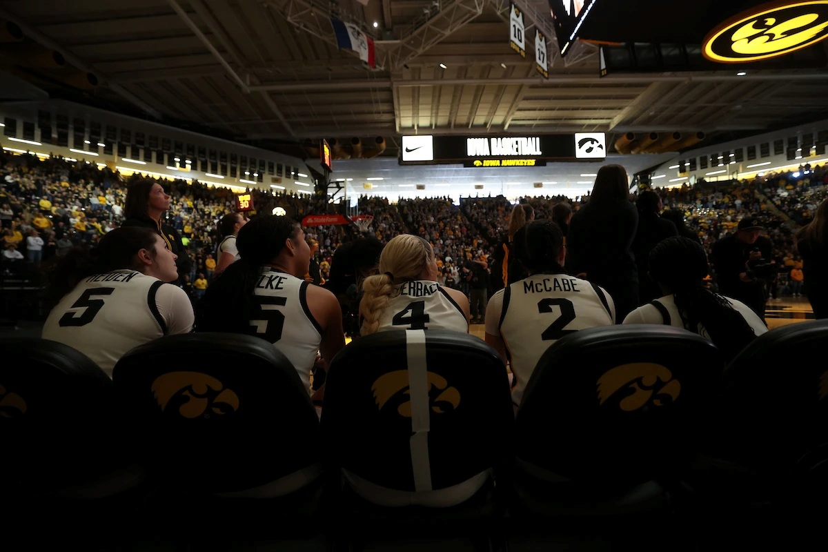 Hawkeyes Dominate Evansville In 119-43 Win