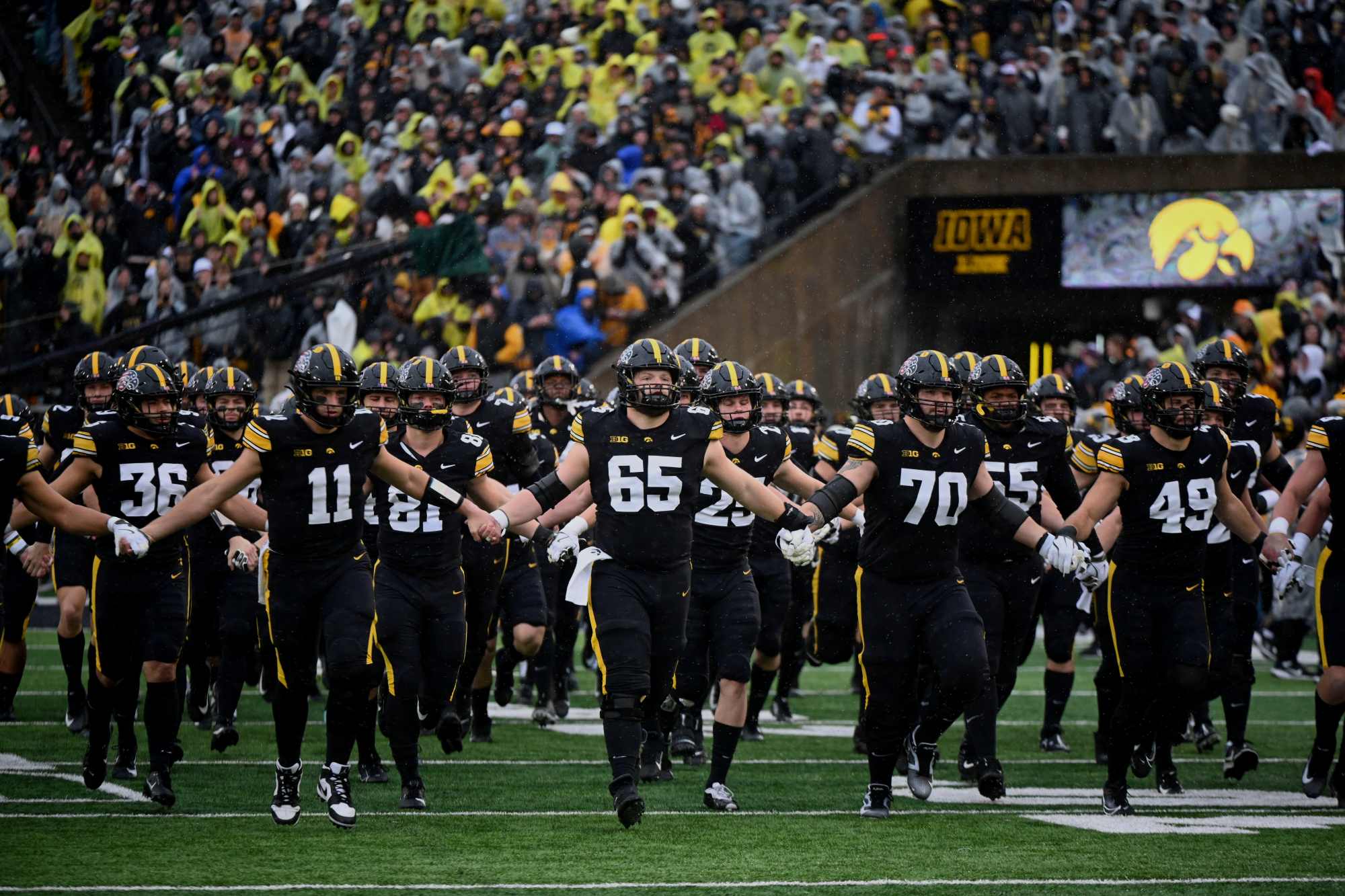 Hawkeyes Drop Heartbreaker To Oregon On Last Second Field Goal