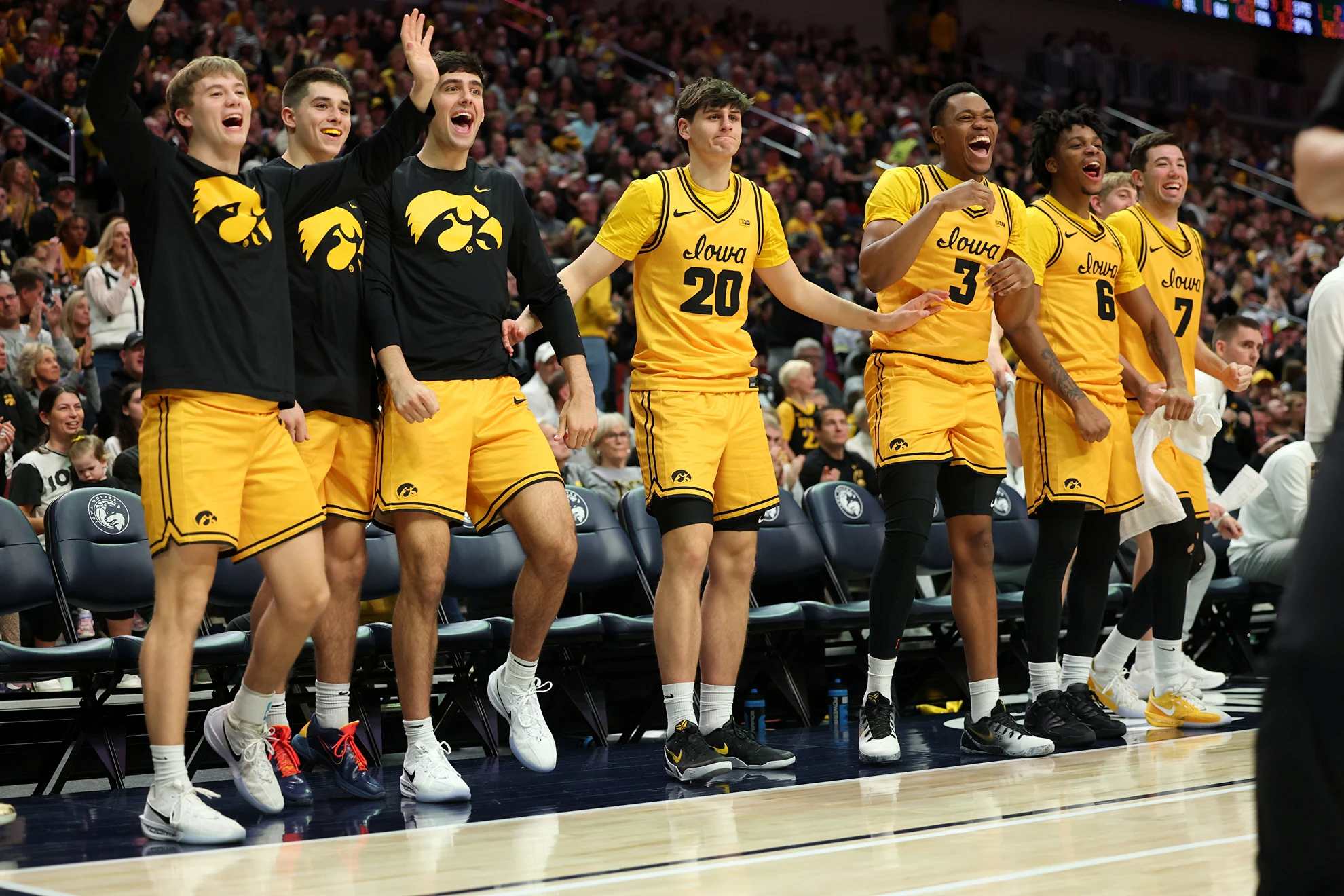 Hawkeyes Win Big In Des Moines, Beat Bucknell 94-39